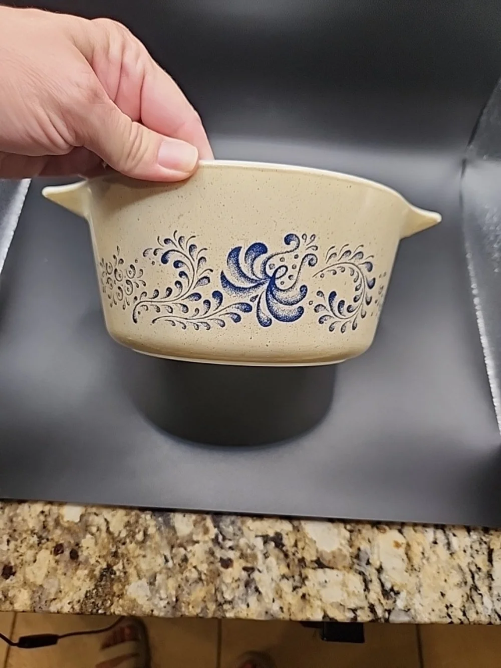 Vtg Pyrex 1.5 qt Homestead Speckled Tan and Blue Casserole Dish #474-B. HR